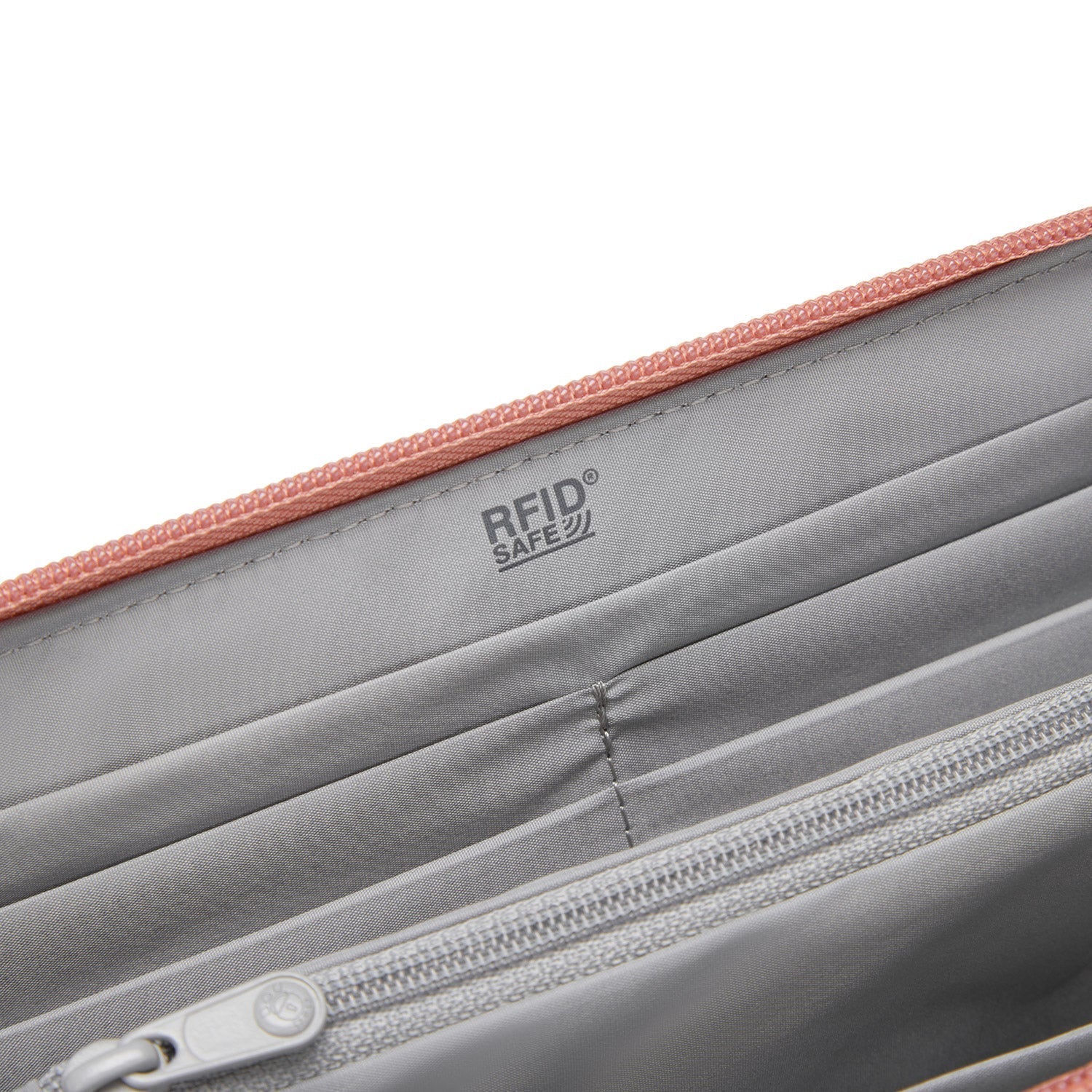 Product image of Pacsafe® RFIDsafe™ RFID blocking continental wallet Pacsafe® RFIDsafe™ RFID blocking continental wallet