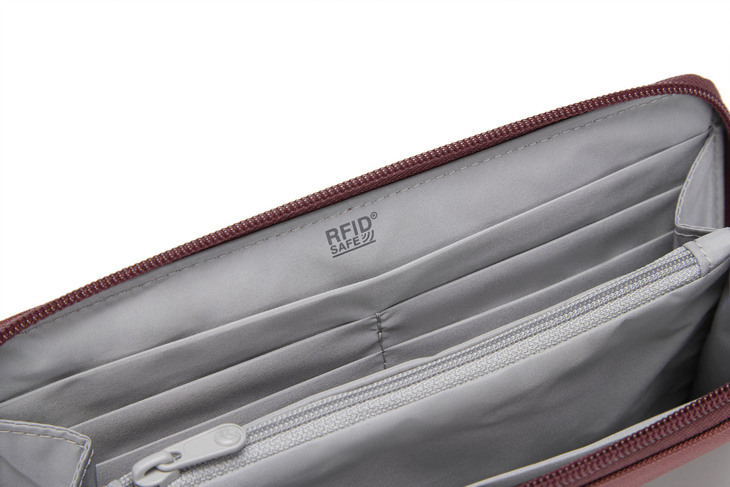 Product image of Pacsafe® RFIDsafe™ RFID blocking continental wallet Pacsafe® RFIDsafe™ RFID blocking continental wallet