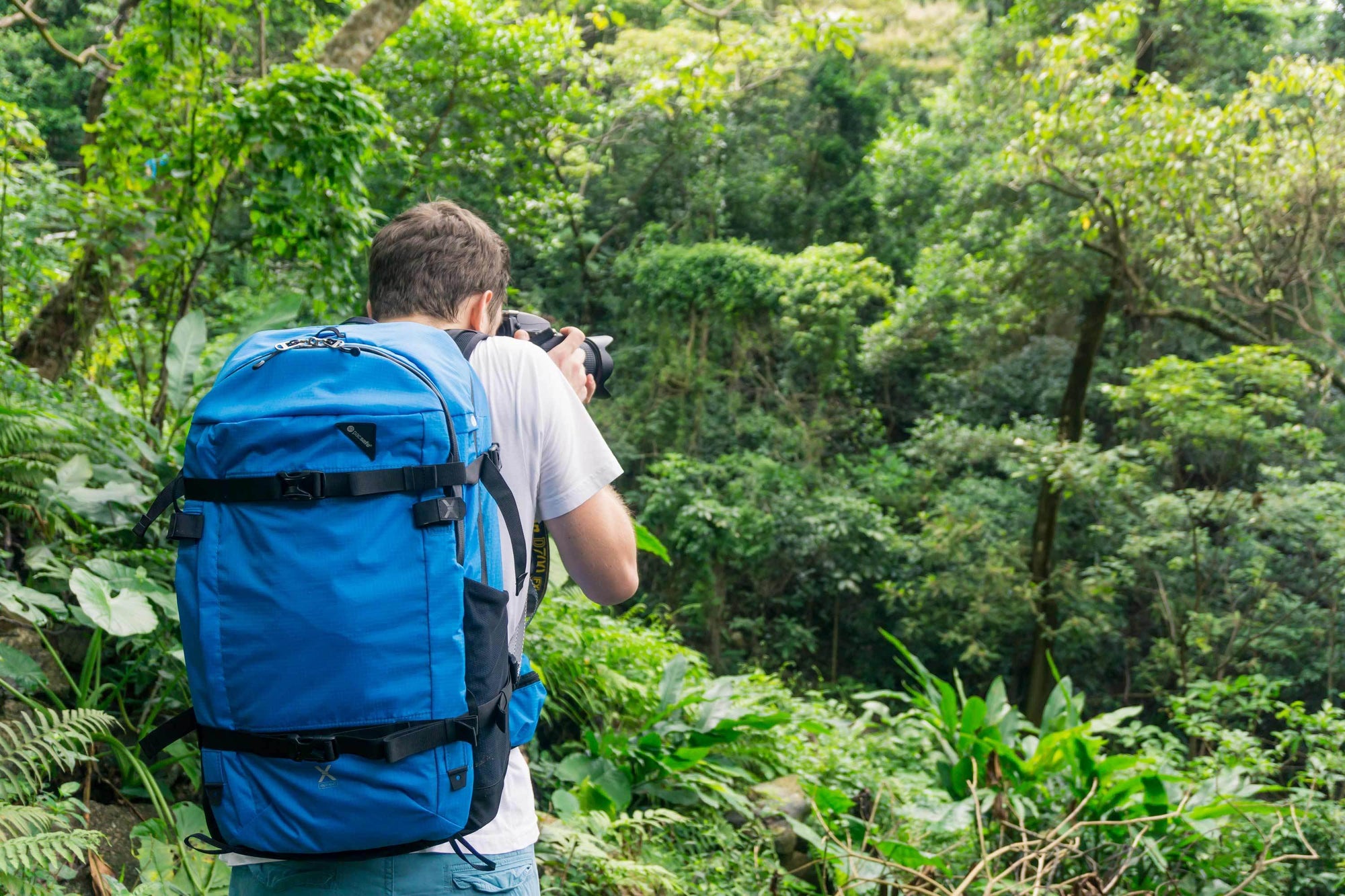 How to safely pack your camera gear in a backpack in 3 easy steps