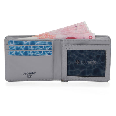Pacsafe® RFIDsafe™ Portefeuille biétagé protection RFID (lifestyle)