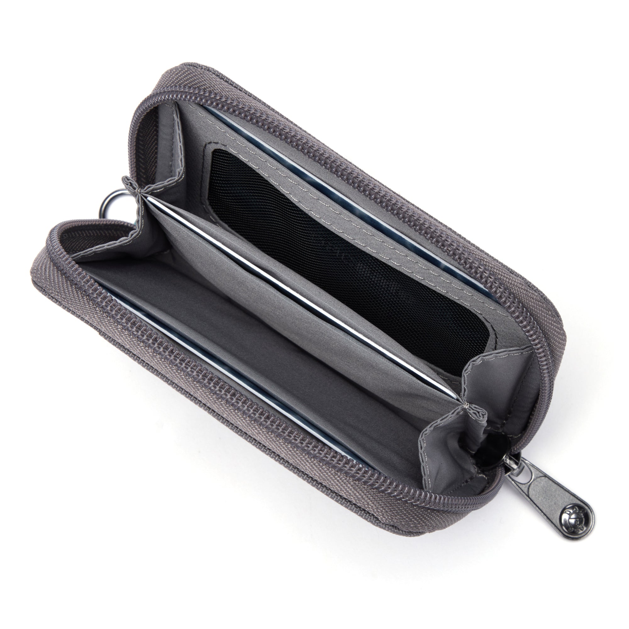 Pacsafe® RFIDsafe™ RFID blocking card wallet