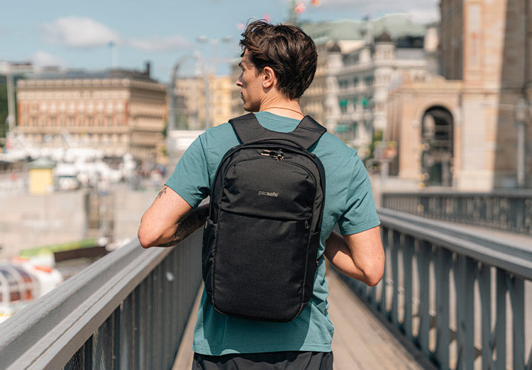 Venturesafe® X34 Anti-Theft Hiking Backpack | Pacsafe® – Pacsafe