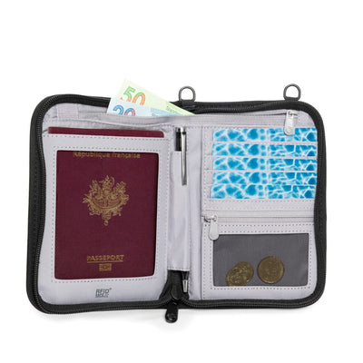 Pacsafe® RFIDsafe™ V150 RFID blocking compact organizer (lifestyle)